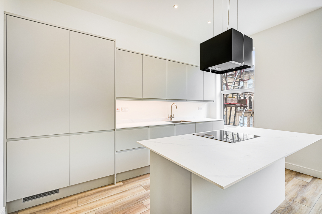 2 bed apartment to rent in Alfred Road, Acton, London, W3 - Property Image 1