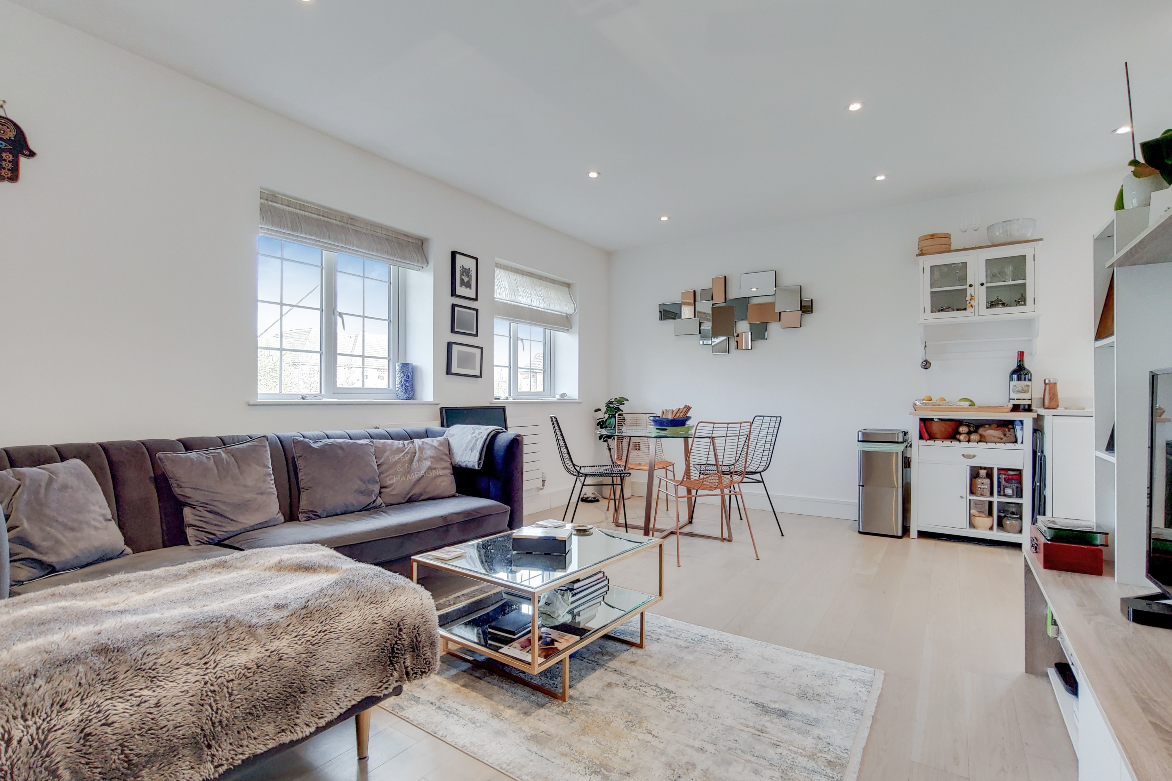 1 bed apartment to rent in Boddington Gardens, Acton, London, W3  - Property Image 2