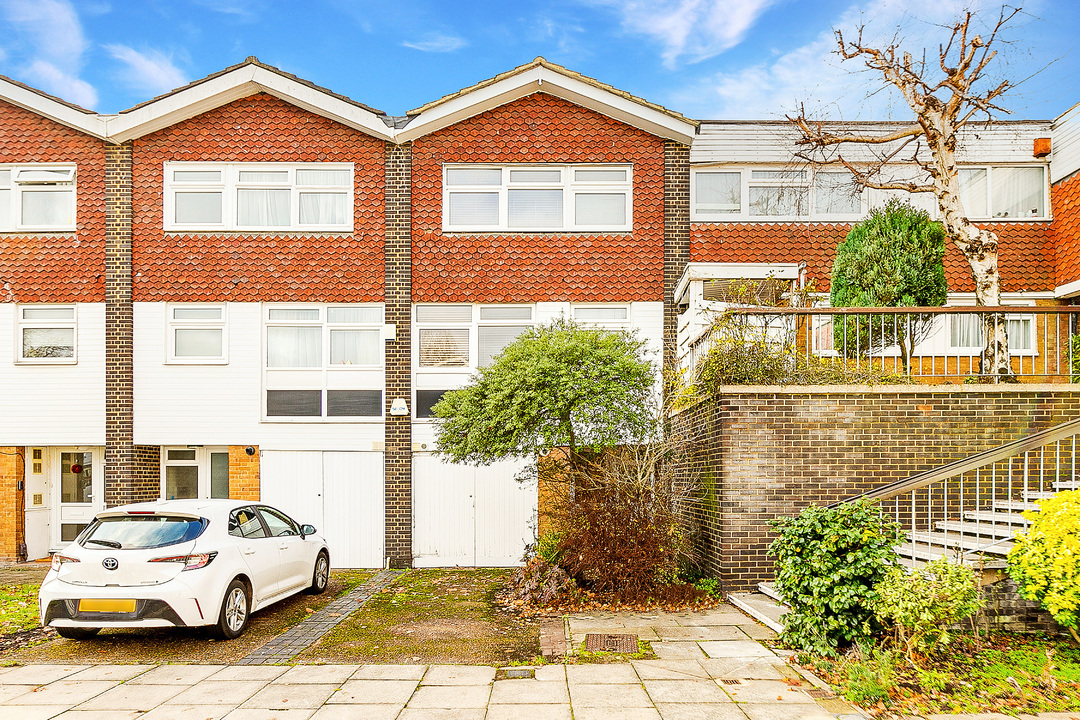 4 bed terraced house for sale in Heronsforde, Ealing, London, W13 - Property Image 1