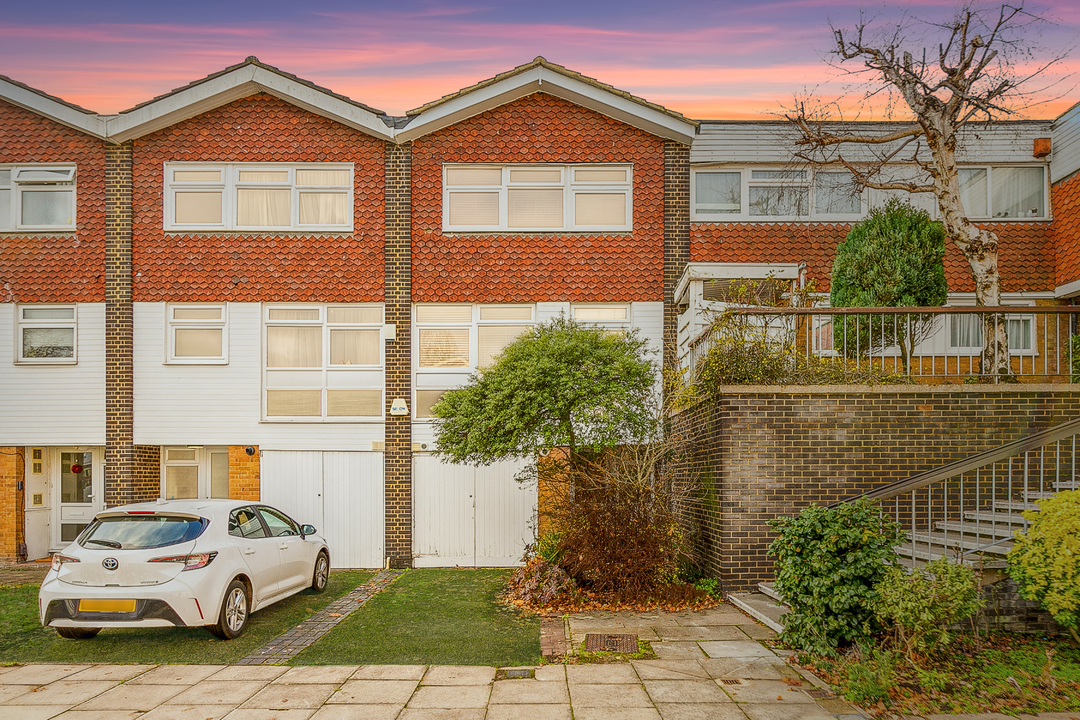 4 bed terraced house for sale in Heronsforde, Ealing, London, W13  - Property Image 12