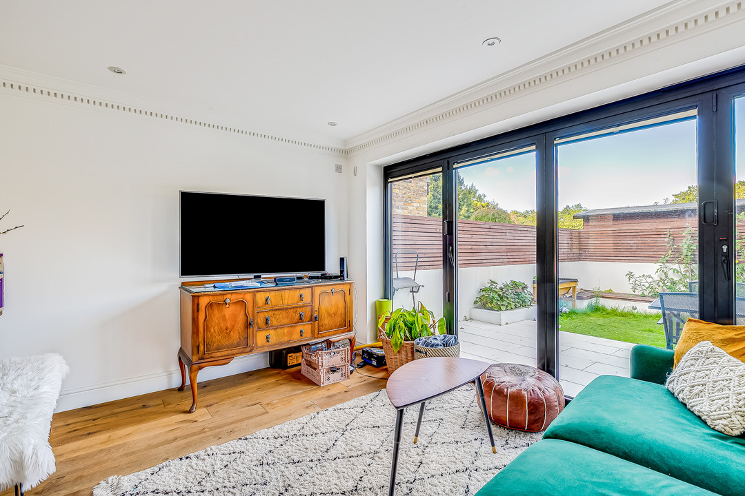 2 bed apartment for sale in Hamilton Road, Ealing, London, W5  - Property Image 6