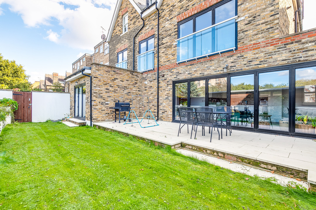 2 bed apartment for sale in Hamilton Road, Ealing, London, W5  - Property Image 1