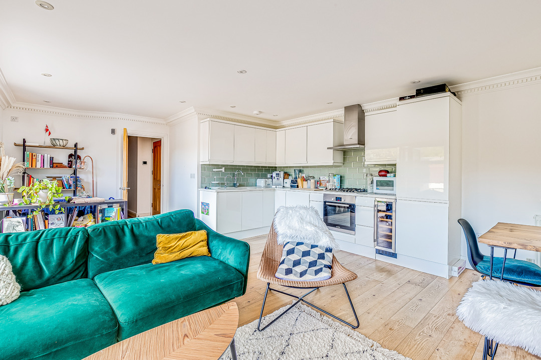 2 bed apartment for sale in Hamilton Road, Ealing, London, W5  - Property Image 4