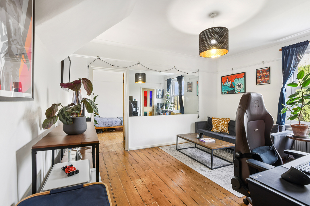 1 bed apartment for sale in Gunnersbury Avenue, Ealing, London, W5