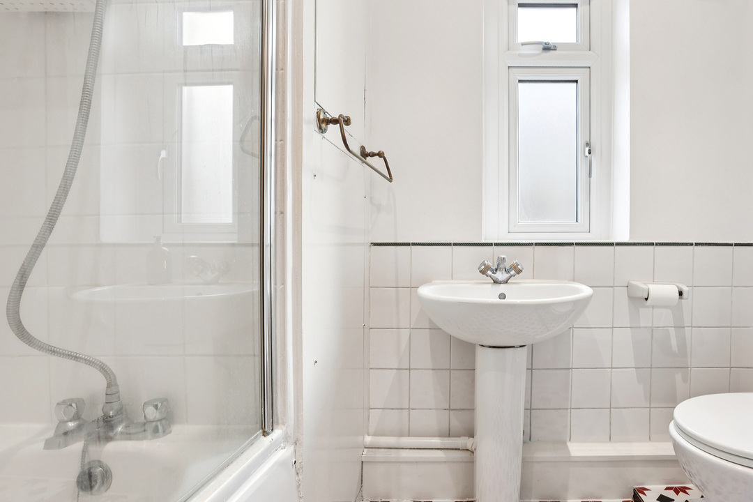 1 bed apartment for sale in Gunnersbury Avenue, Ealing, London, W5  - Property Image 19