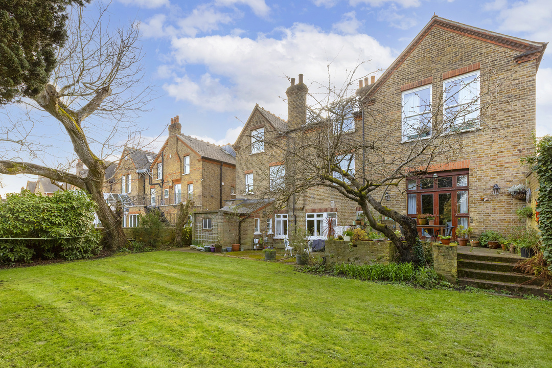 1 bed apartment for sale in Gunnersbury Avenue, Ealing, London, W5