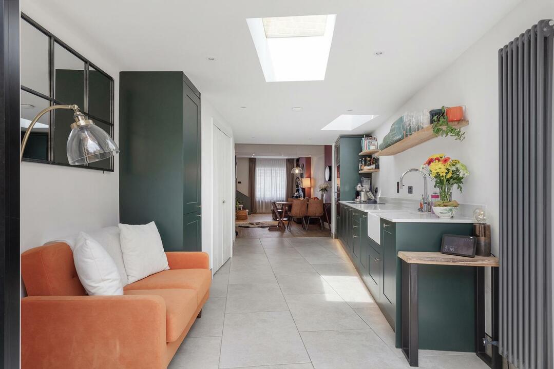 2 bed end of terrace house for sale in Orchard Road, Brentford, TW8  - Property Image 4