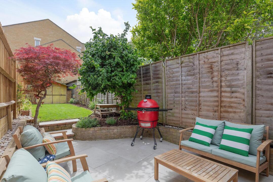 2 bed end of terrace house for sale in Orchard Road, Brentford, TW8  - Property Image 11