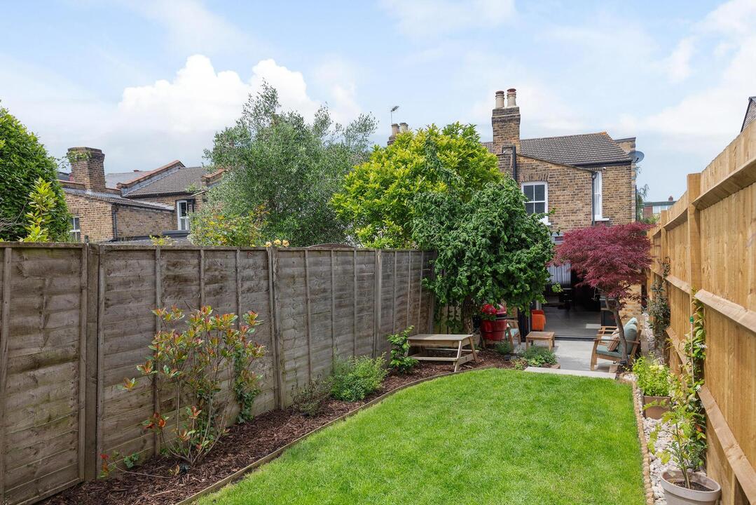 2 bed end of terrace house for sale in Orchard Road, Brentford, TW8  - Property Image 5