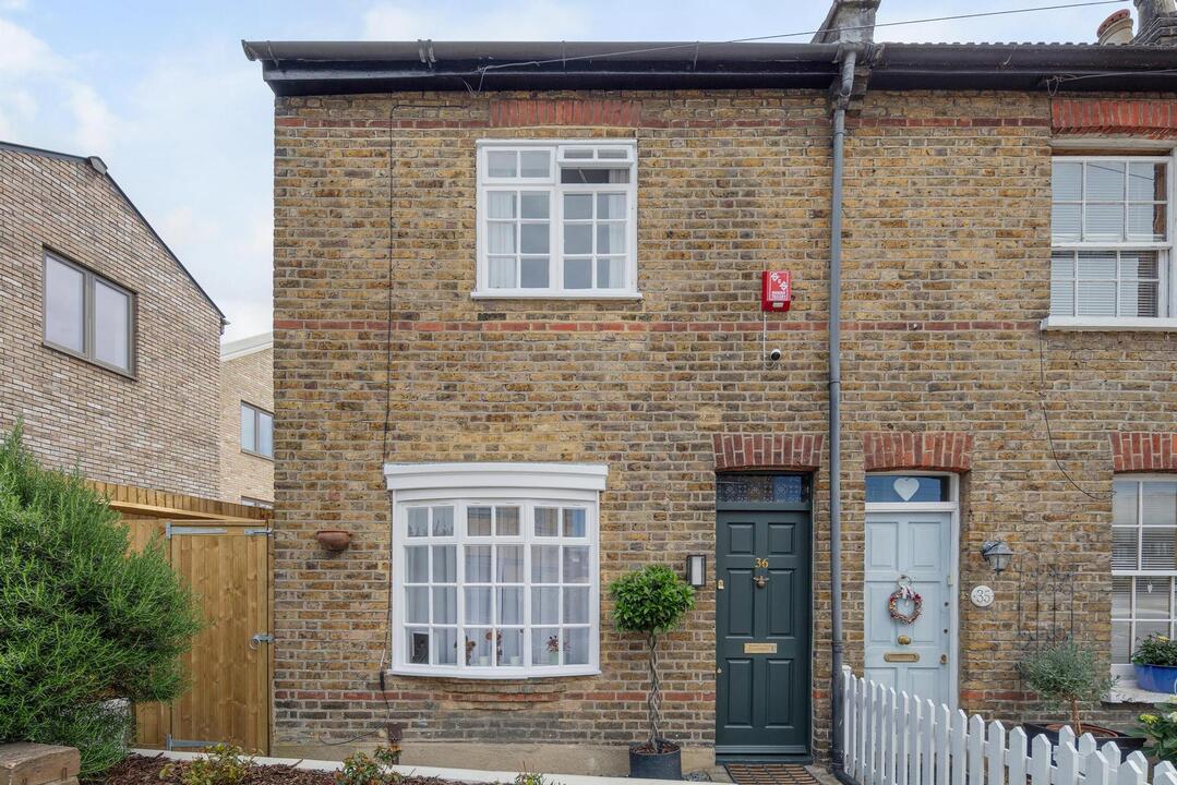 2 bed end of terrace house for sale in Orchard Road, Brentford, TW8  - Property Image 19