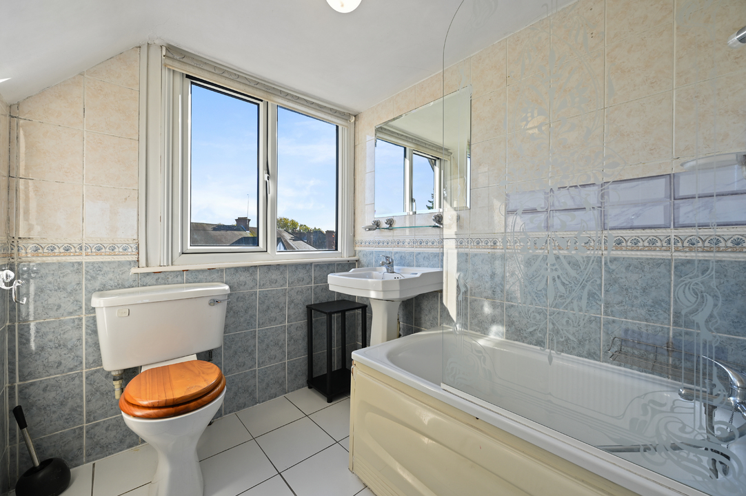 4 bed semi-detached house to rent in Princes Gardens, Acton, London, W3  - Property Image 9