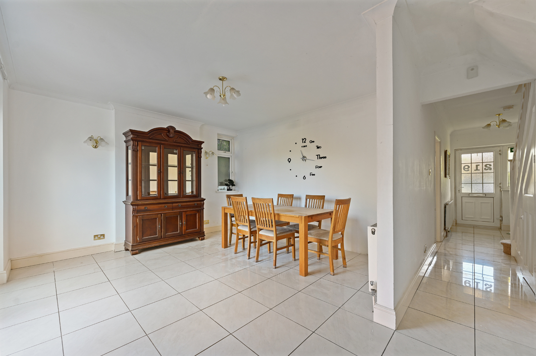 4 bed semi-detached house to rent in Princes Gardens, Acton, London, W3  - Property Image 8