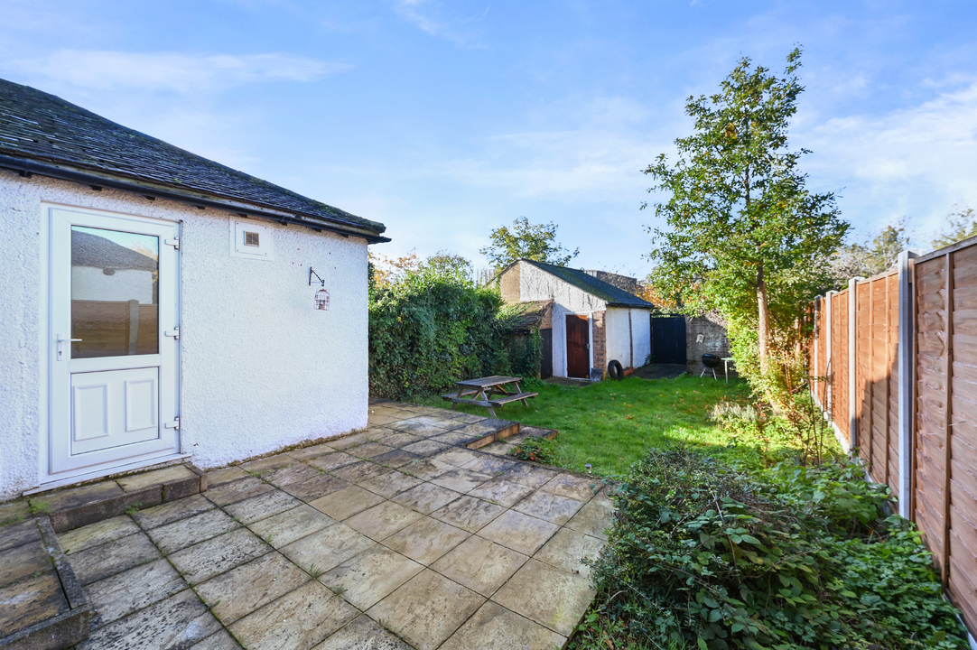 4 bed semi-detached house to rent in Princes Gardens, Acton, London, W3  - Property Image 5