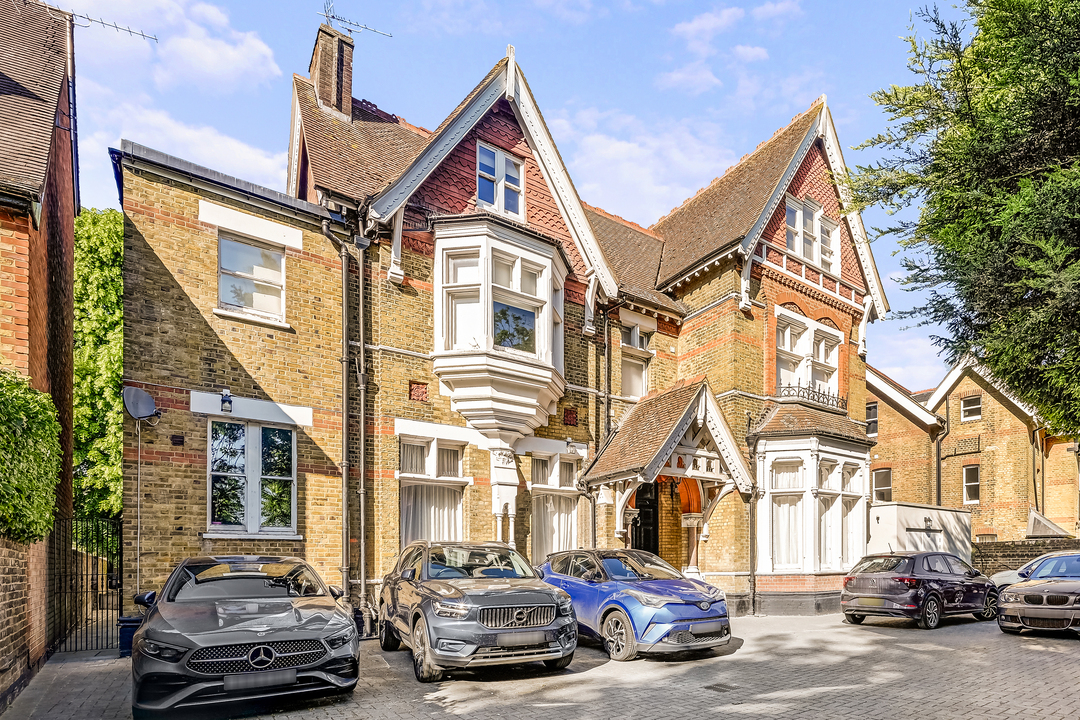 2 bed apartment to rent in North Common Road, Ealing, London, W5  - Property Image 2