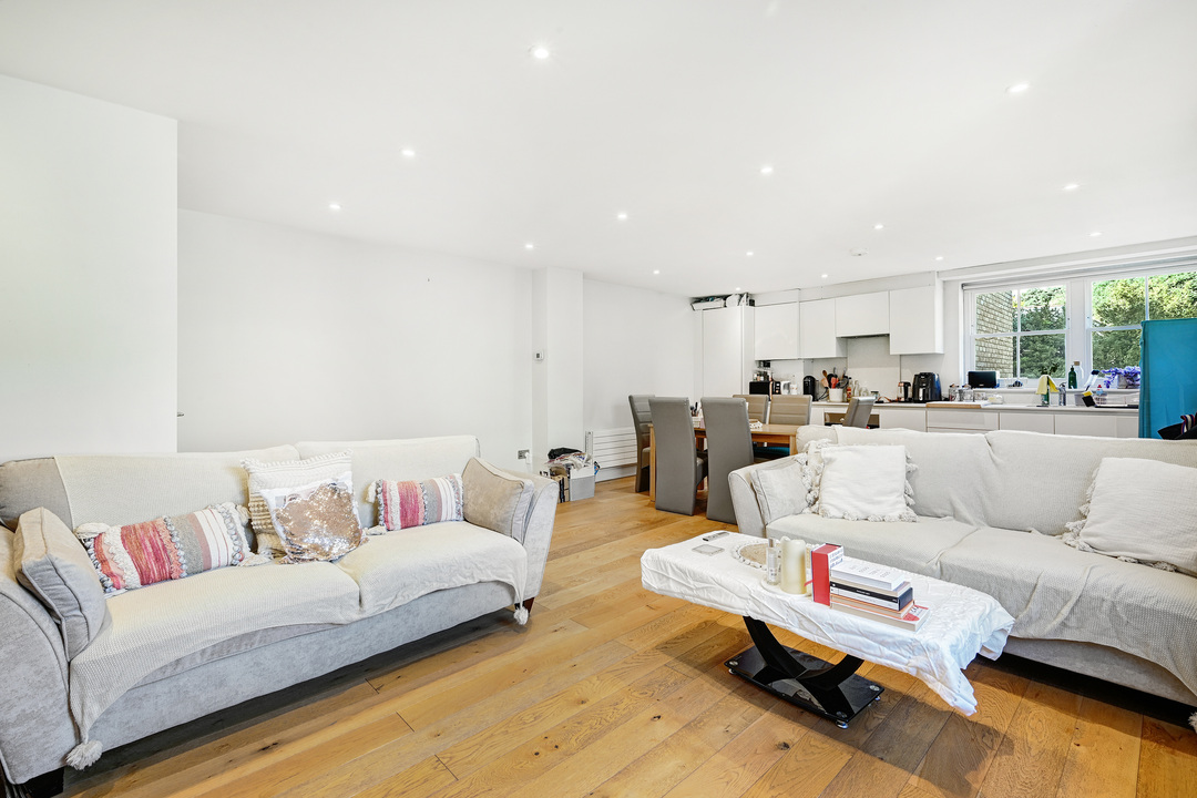 2 bed apartment to rent in North Common Road, Ealing, London, W5  - Property Image 3