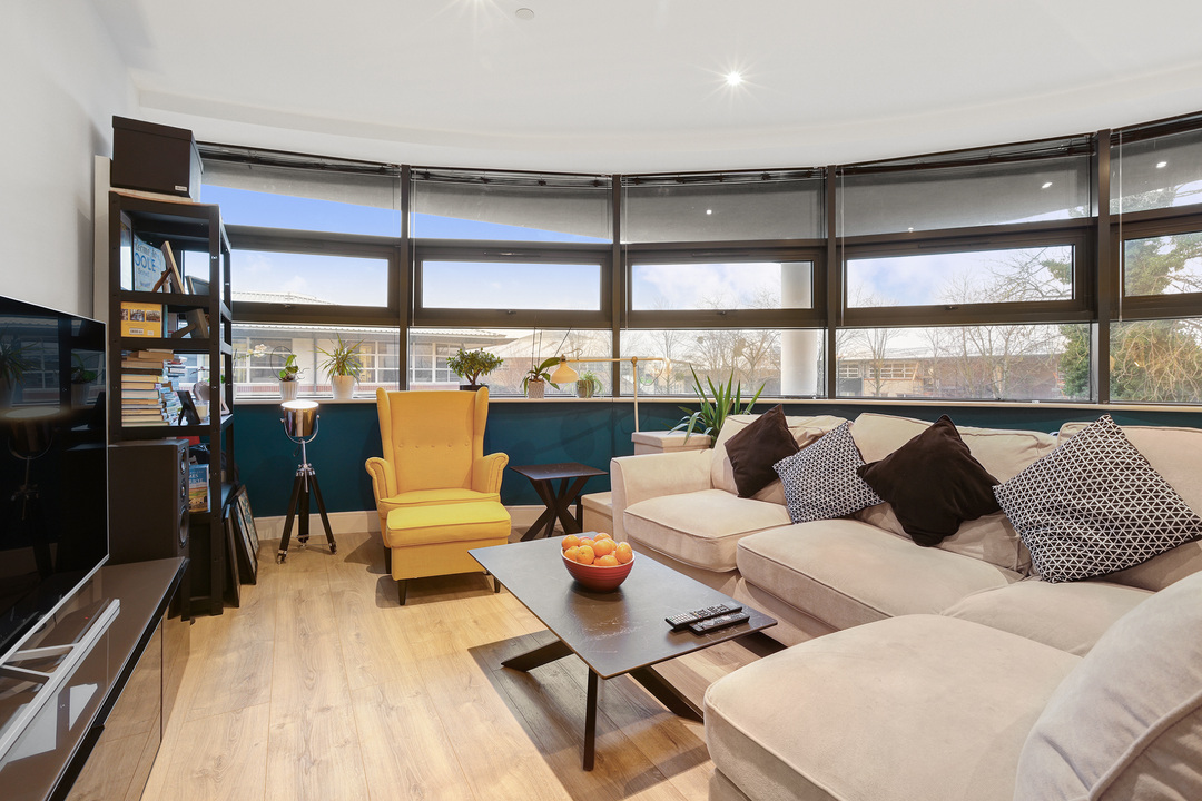 1 bed apartment for sale in Heron Drive, Berkshire, SL3  - Property Image 1