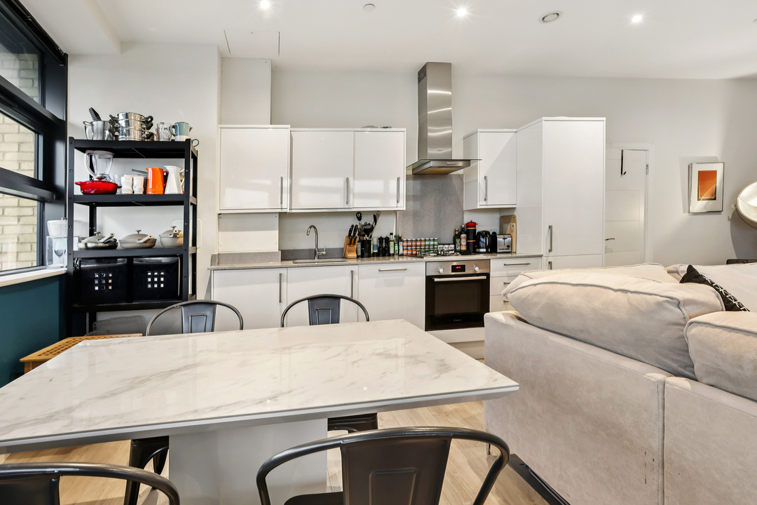 1 bed apartment for sale in Heron Drive, Berkshire, SL3  - Property Image 2