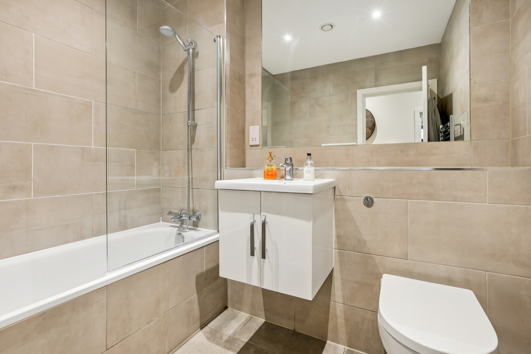 1 bed apartment for sale in Heron Drive, Berkshire, SL3  - Property Image 16