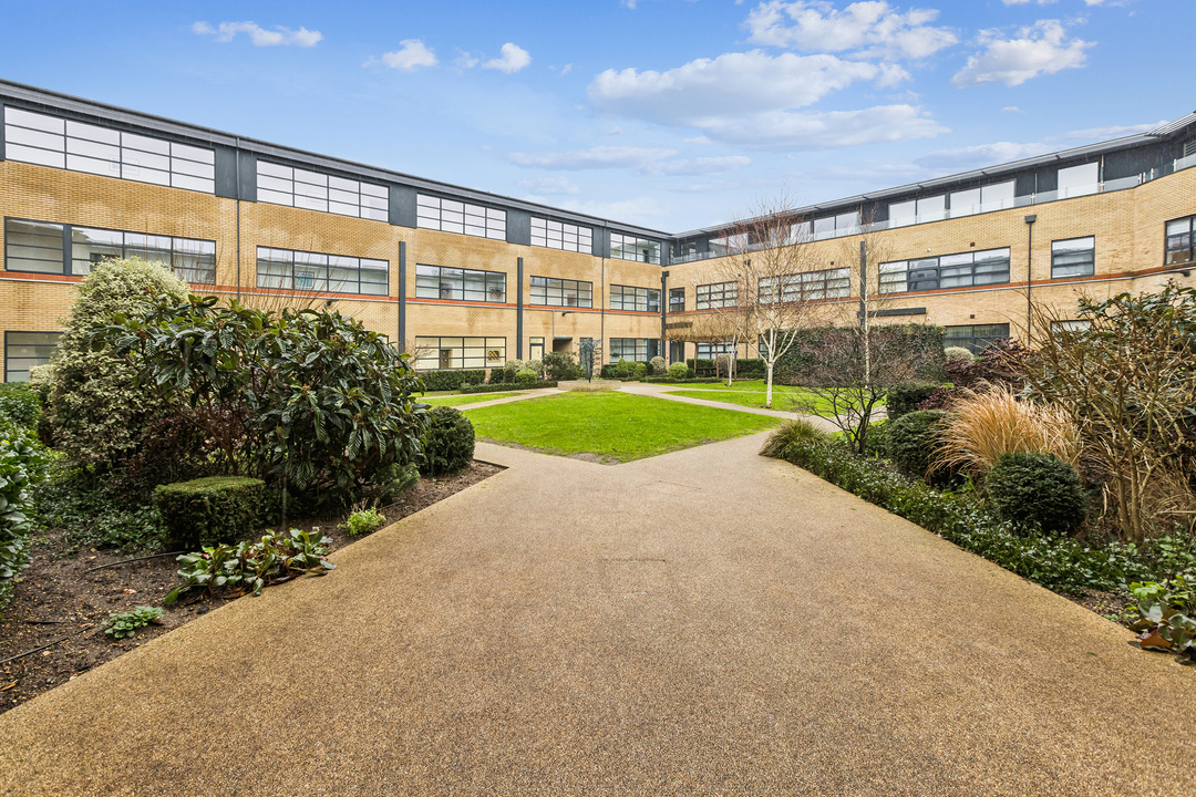 1 bed apartment for sale in Heron Drive, Berkshire, SL3  - Property Image 14
