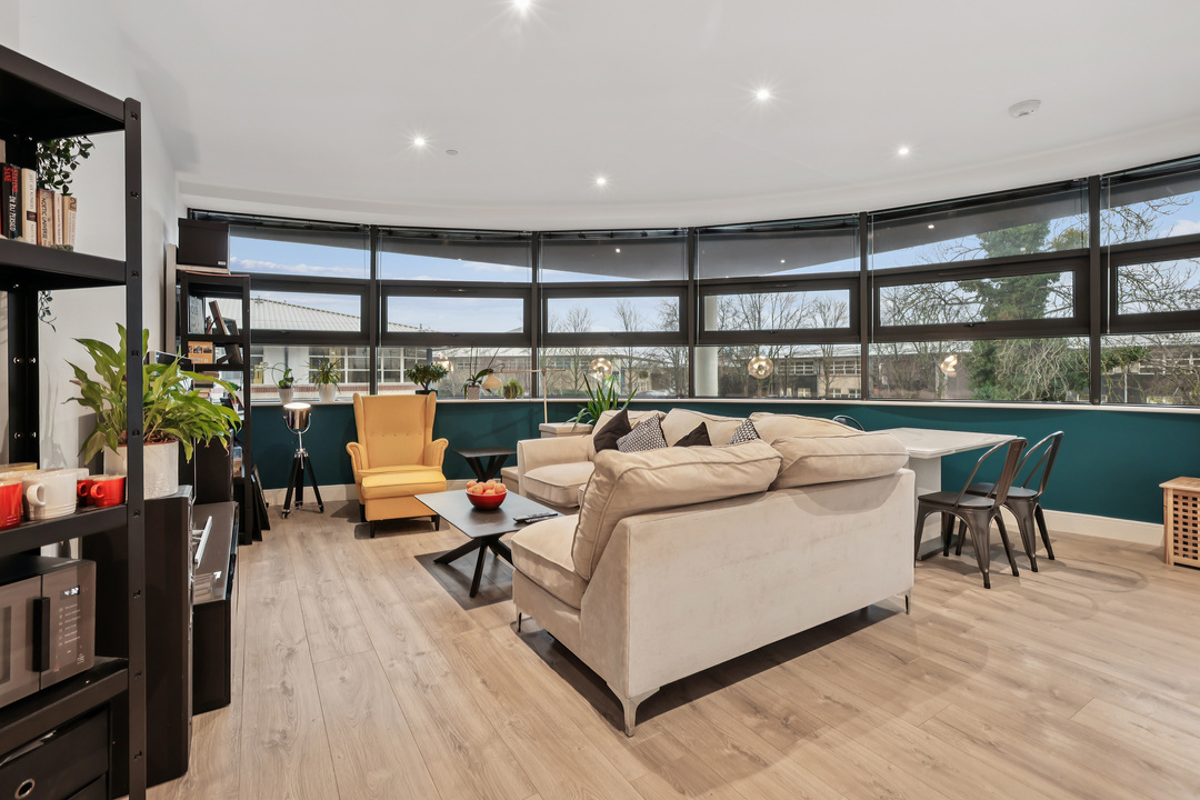 1 bed apartment for sale in Heron Drive, Berkshire, SL3 - Property Image 1