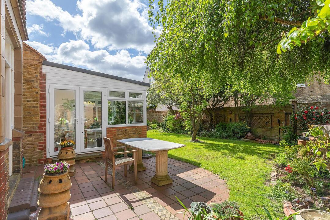 5 bed semi-detached house for sale in Somerset Road, Brentford, Greater London, TW8  - Property Image 2