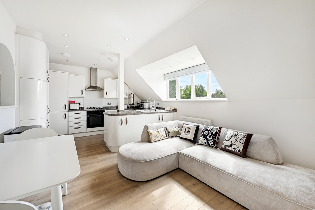 2 bed apartment to rent in Warwick Road, Ealing, W5 - Property Image 1