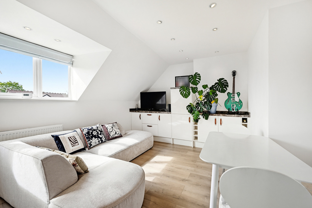 2 bed apartment to rent in Warwick Road, Ealing, W5  - Property Image 3