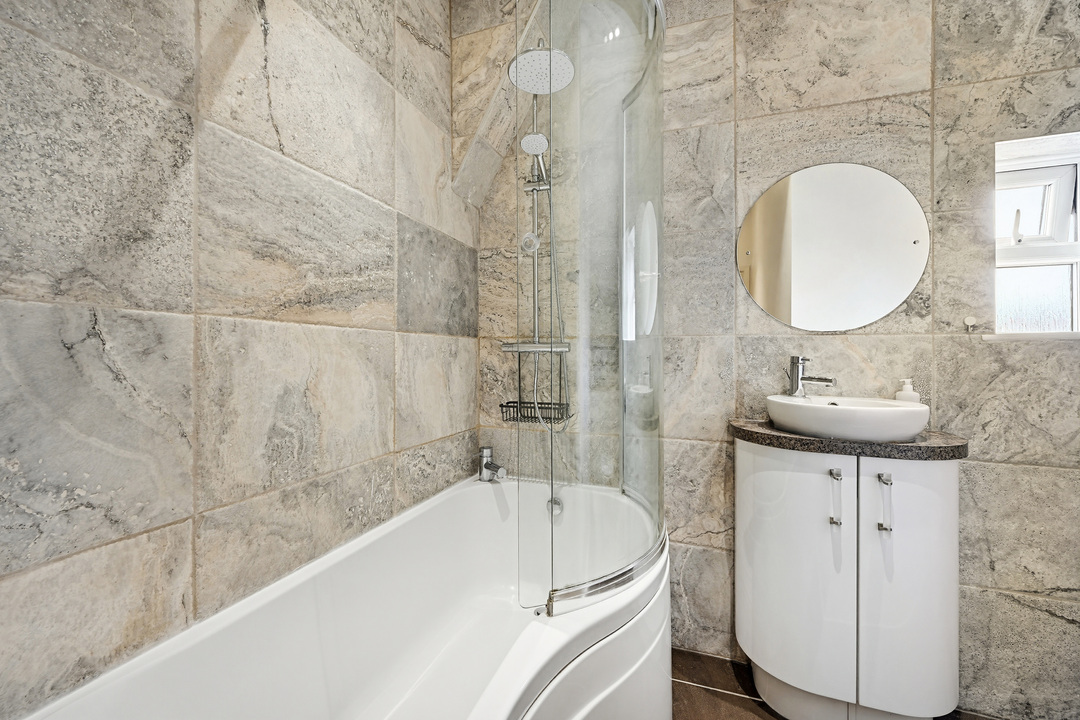 2 bed apartment to rent in Warwick Road, Ealing, W5  - Property Image 11