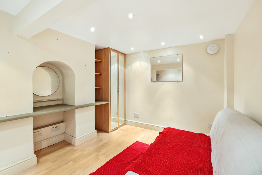1 bed apartment for sale in Gordon Road, Ealing, London, W13  - Property Image 12