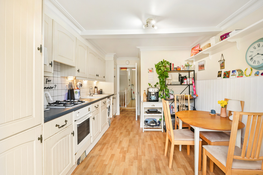 1 bed apartment for sale in Gordon Road, Ealing, London, W13