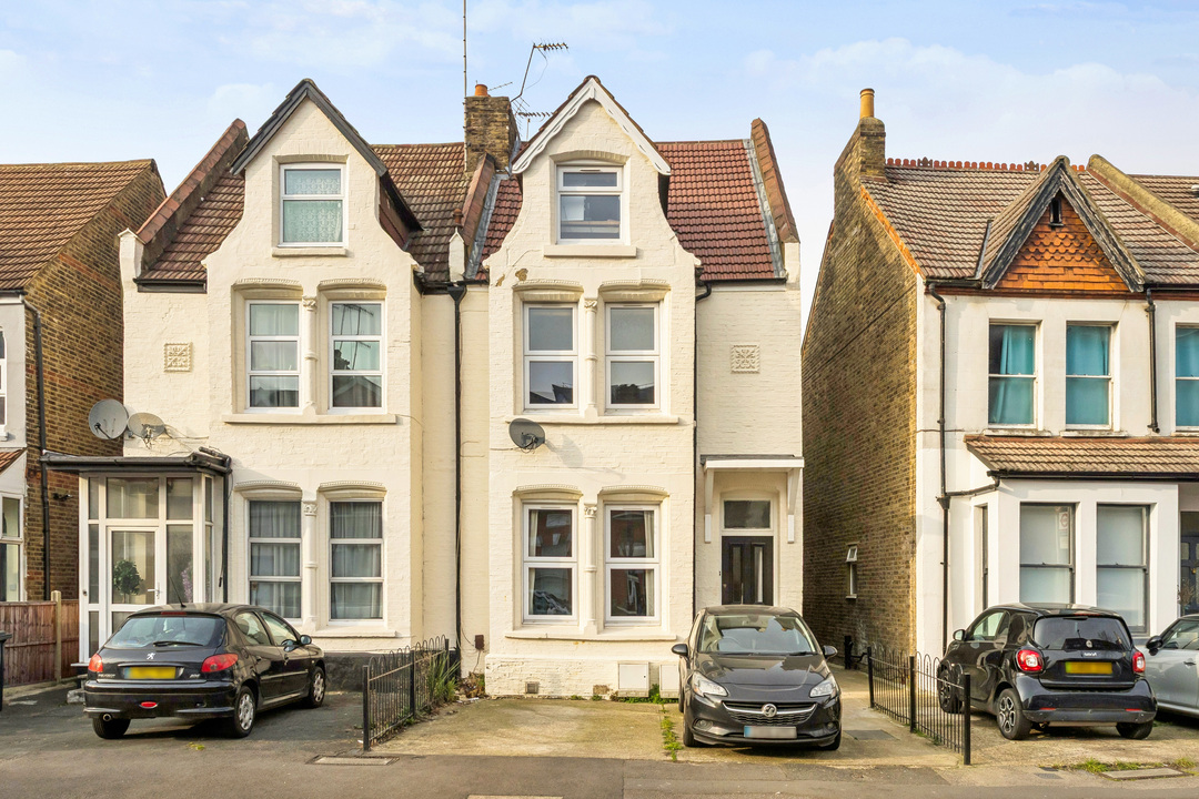 1 bed apartment for sale in Gordon Road, Ealing, London, W13