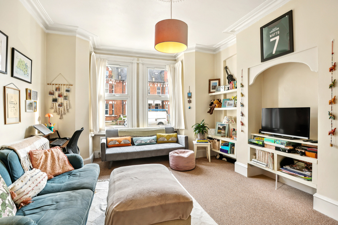 1 bed apartment for sale in Gordon Road, Ealing, London, W13 - Property Image 1