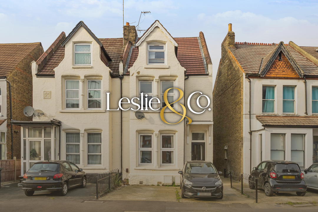1 bed apartment for sale in Gordon Road, Ealing, London, W13