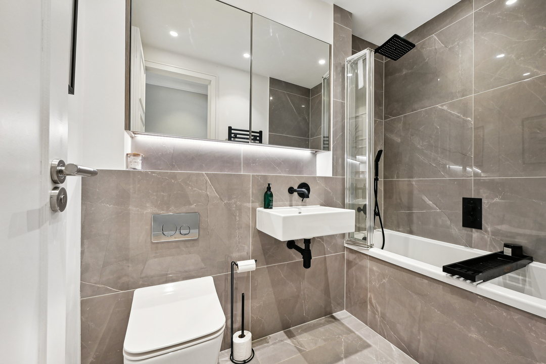 2 bed apartment for sale in Sutherland Road, Ealing, London, W13  - Property Image 6