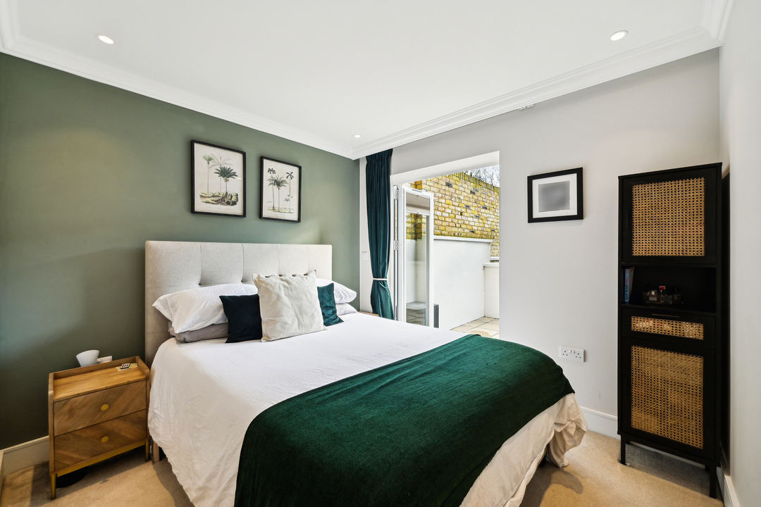 2 bed apartment for sale in Sutherland Road, Ealing, London, W13  - Property Image 5