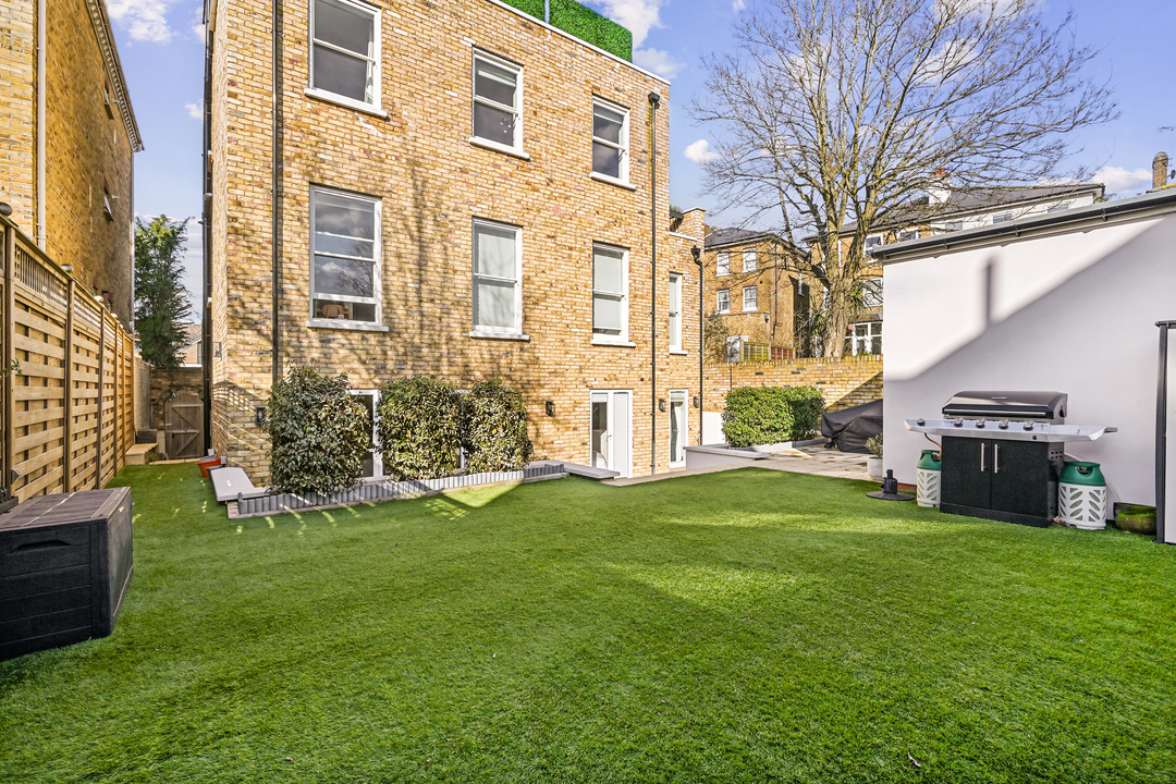 2 bed apartment for sale in Sutherland Road, Ealing, London, W13  - Property Image 3