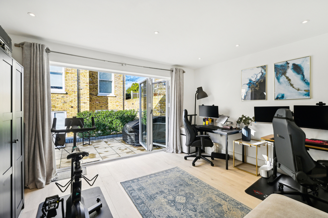 2 bed apartment for sale in Sutherland Road, Ealing, London, W13  - Property Image 13