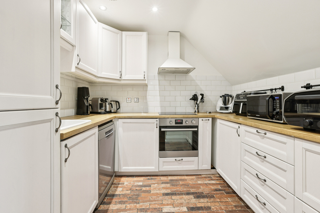 2 bed apartment for sale in Castlebar Park, Ealing, London, W5