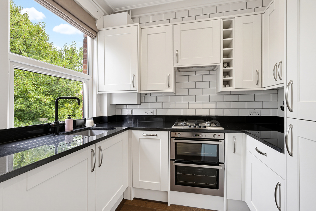 2 bed apartment for sale in Gordon Road, Ealing, London, W5  - Property Image 3