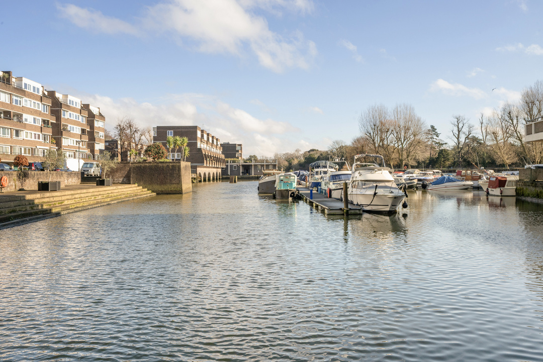 2 bed apartment to rent in Numa Court, Justin Close, Brentford, London, TW8  - Property Image 3