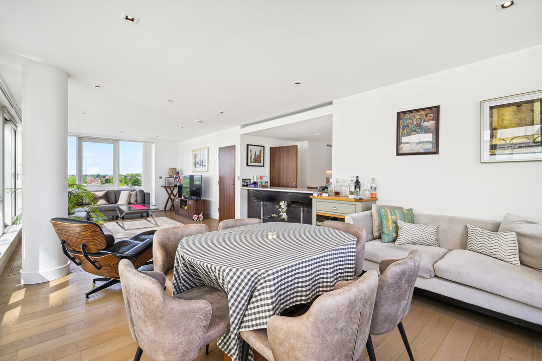 3 bed apartment for sale in Dashwood House, Dickens Yard, London, W5  - Property Image 8