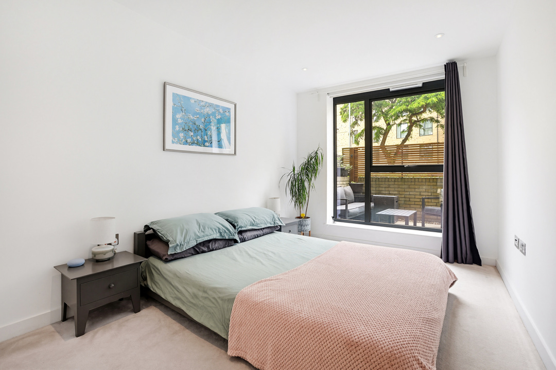 3 bed apartment for sale in Redwell House, West Ealing London, W13  - Property Image 5