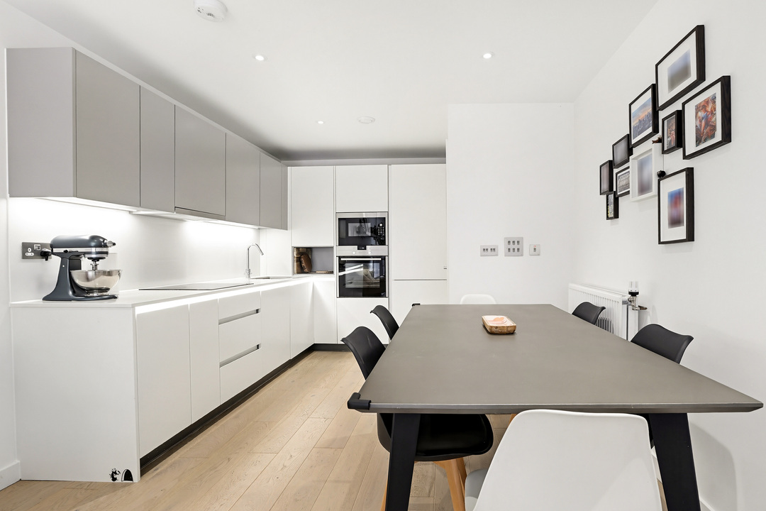 3 bed apartment for sale in Redwell House, West Ealing London, W13 - Property Image 1