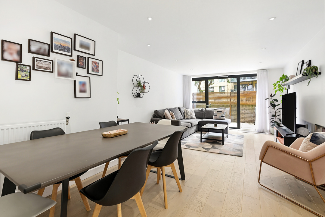 3 bed apartment for sale in Redwell House, West Ealing London, W13 - Property Image 1