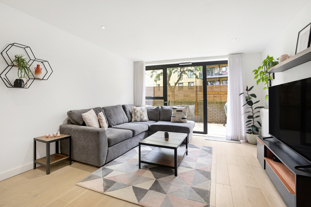 3 bed apartment for sale in Redwell House, West Ealing London, W13  - Property Image 4
