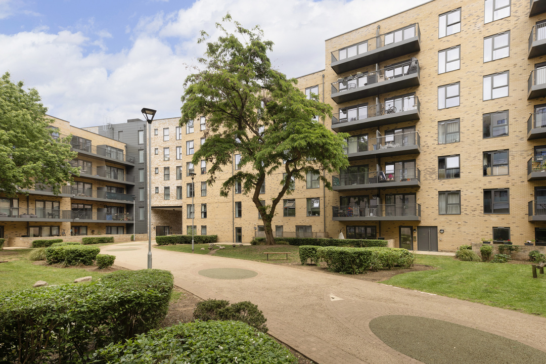 3 bed apartment for sale in Redwell House, West Ealing London, W13  - Property Image 13