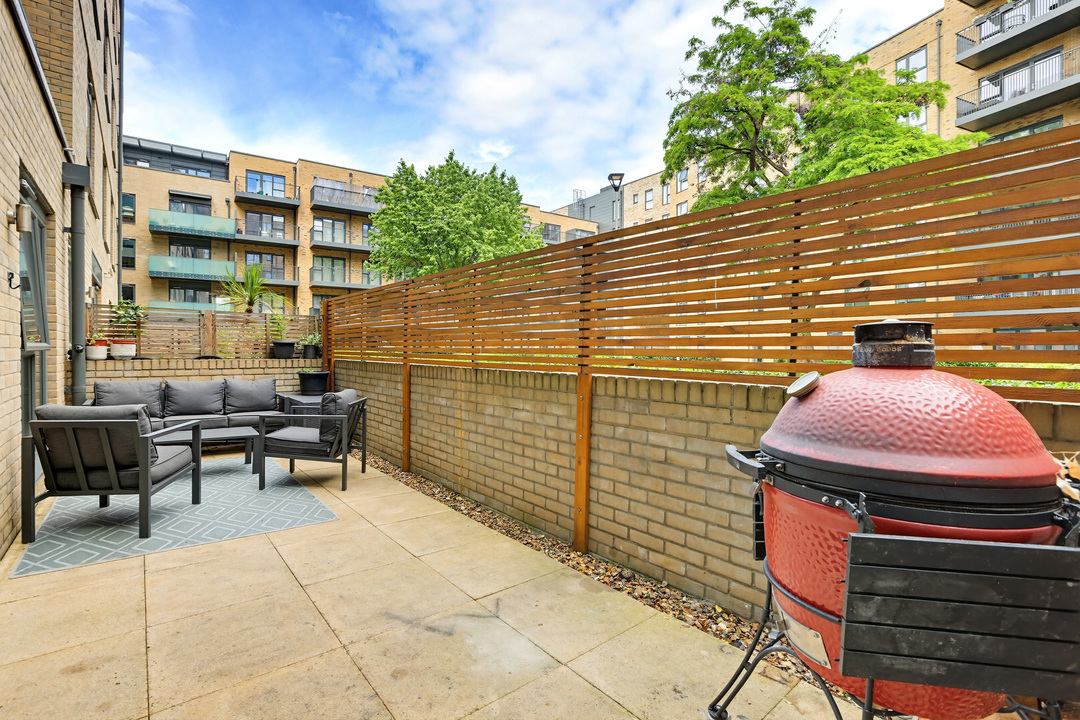 3 bed apartment for sale in Redwell House, West Ealing London, W13  - Property Image 6