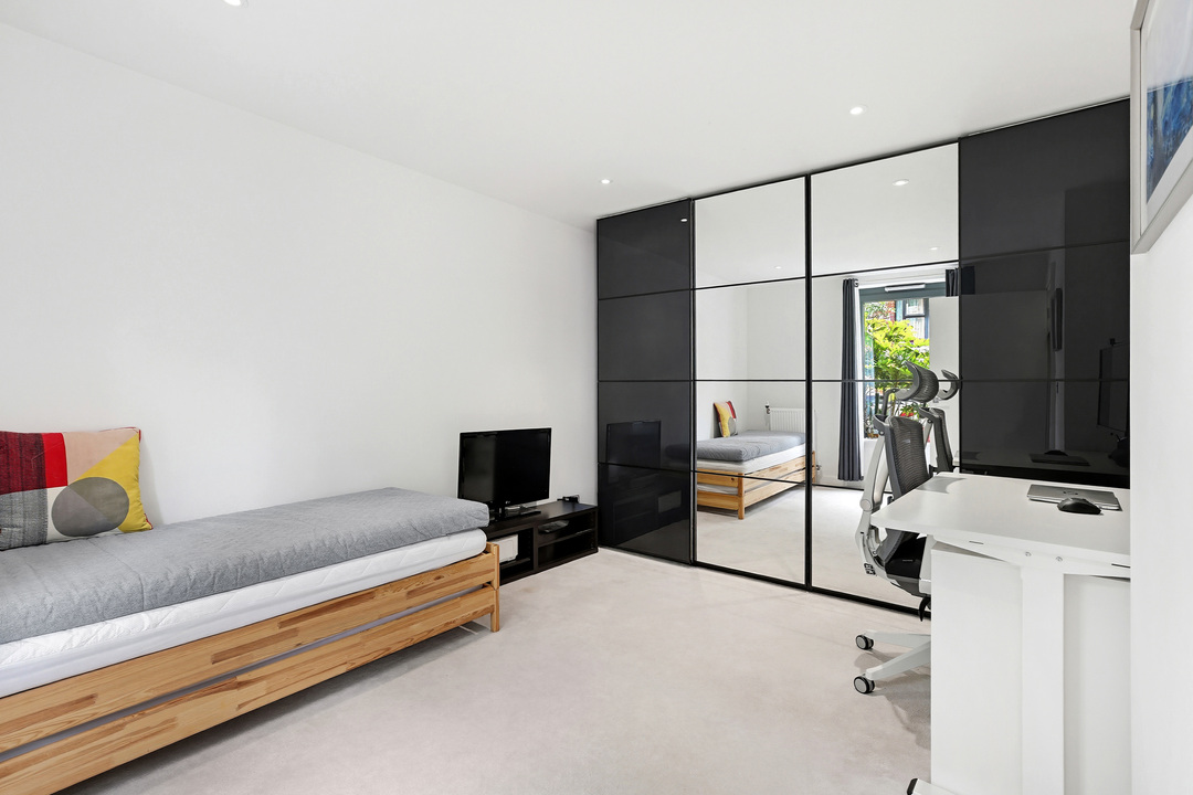 3 bed apartment for sale in Redwell House, West Ealing London, W13  - Property Image 18