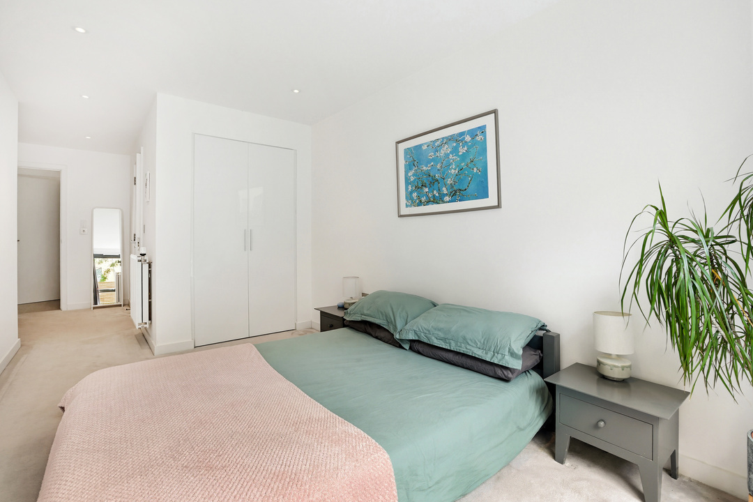 3 bed apartment for sale in Redwell House, West Ealing London, W13  - Property Image 11