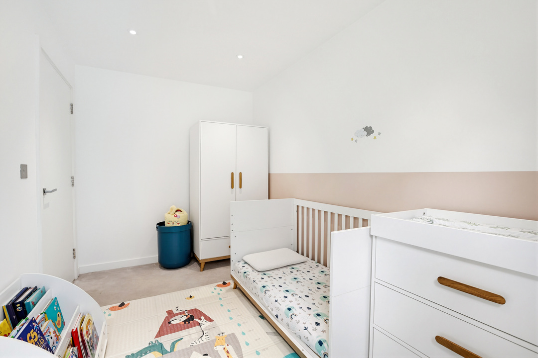 3 bed apartment for sale in Redwell House, West Ealing London, W13  - Property Image 15